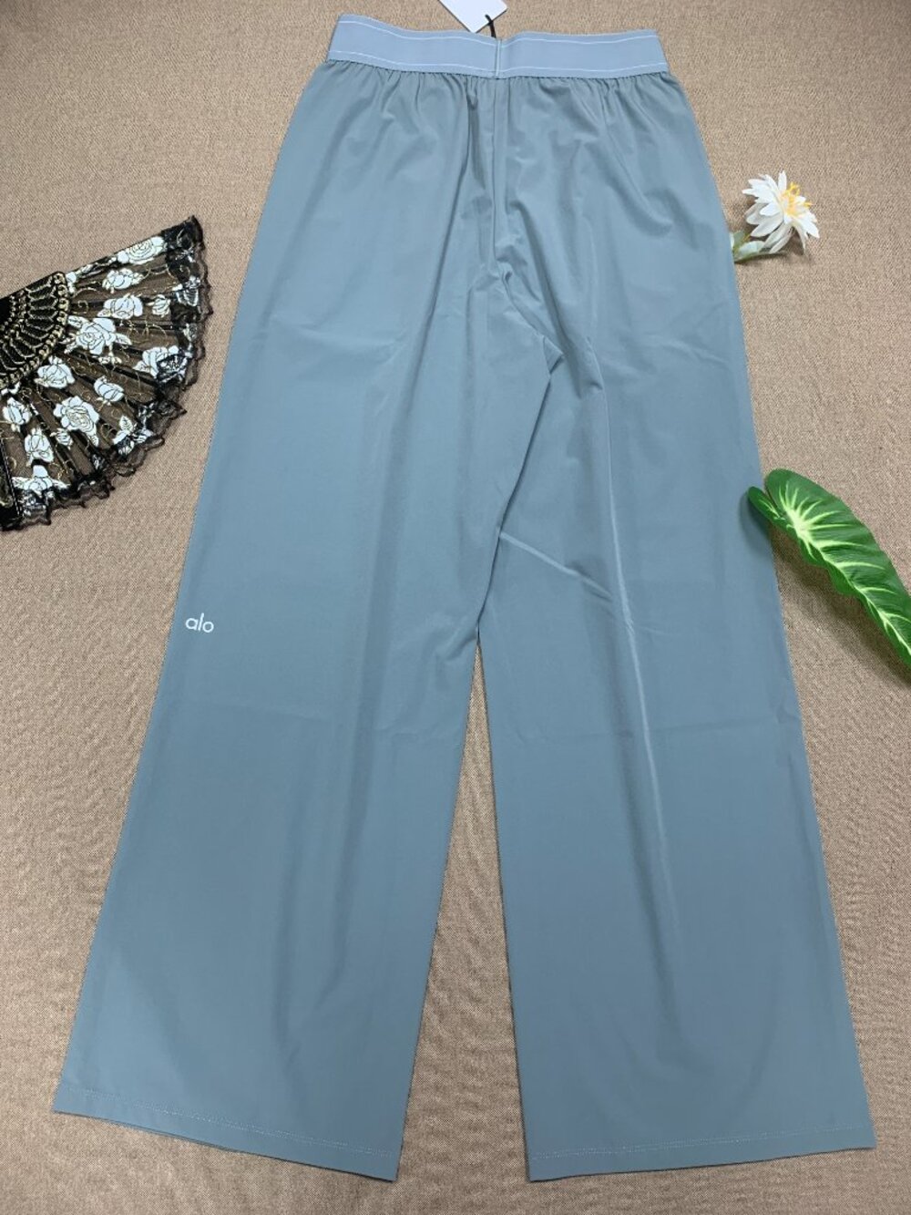 NWT ALO Yoga Steel Grey Suit Up Trouser 30" Inseam (Regular)๐ฉโ๐ผ - Picture 2 of 7
